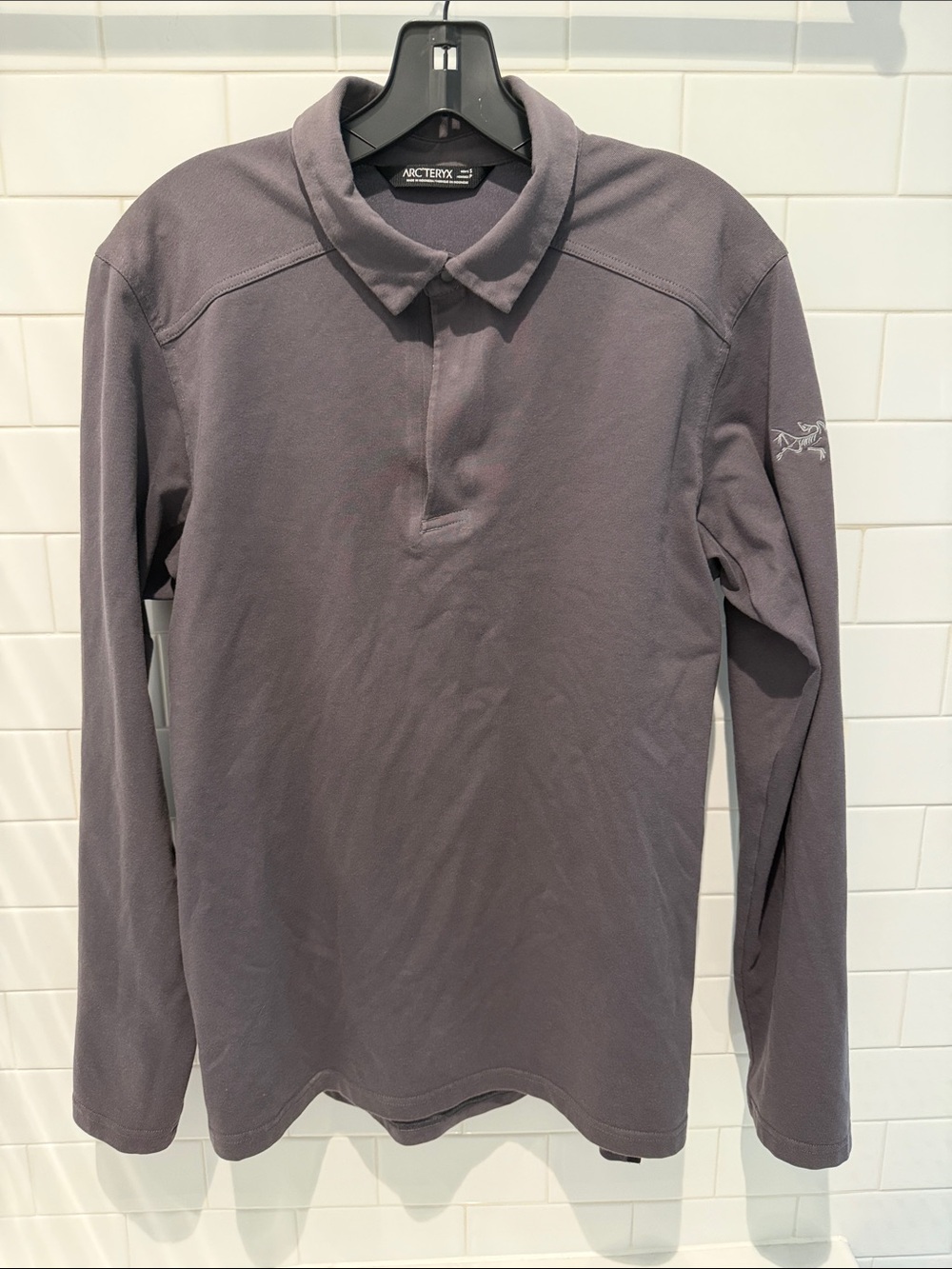 Arc'teryx Men's Long-Sleeve Polo in Charcoal